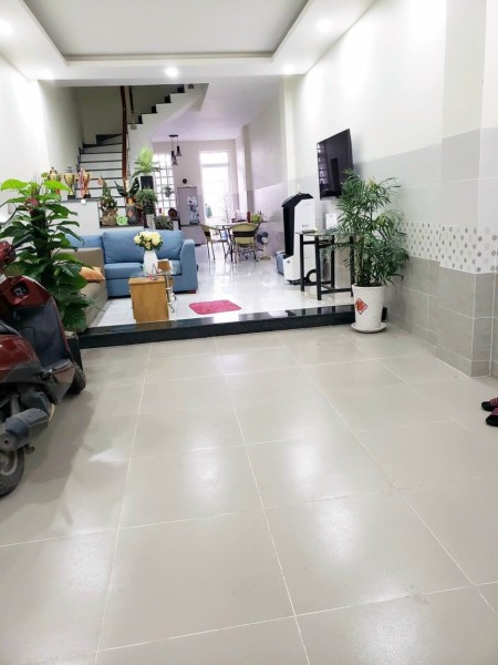 Cho thuê nhà phố cách Nguyễn Duy Trinh 100m, Bình Trưng Đông, Q2. Diện tích 4x20m 3 tầng, sân thượng