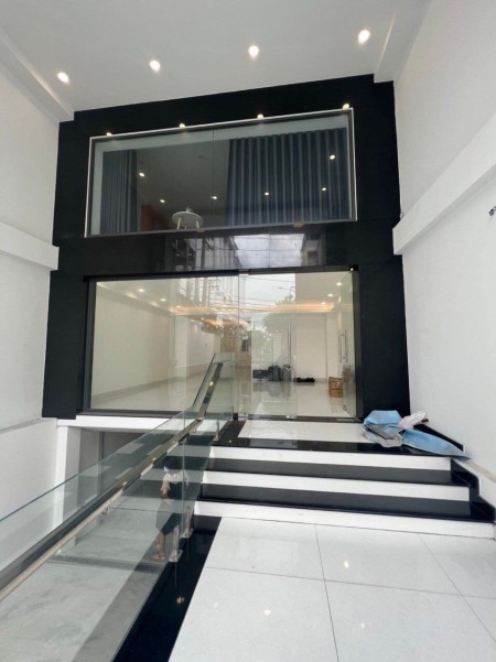 40tr/th nhà đường Nguyễn Thị Minh Khai cho thuê dt 6 x 25m, 6PN, gần Cầu Thủ Thiêm.