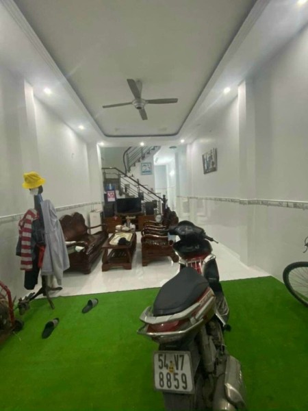 Cho thuê nhà hẻm xe hơi di chuyển 3 phòng ngủ đầy đủ máy lạnh