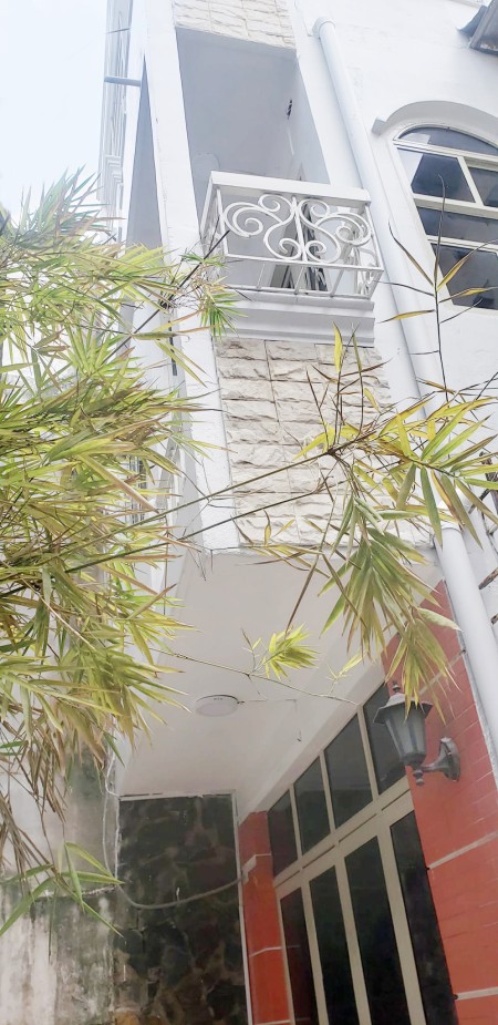 Cho thuê dài hạn nhà quận 1 chính chủ, gần chợ Tân Định, phong thủy tốt