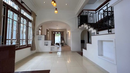 Biệt thự ở Quận 2 cho thuê có Gara xe hơi