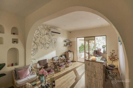 Cần cho thuê gấn căn nhà DT 350m2, 3l, ngay Hai Bà Trưng, Q1, giá 80tr/th. LH 0933430270