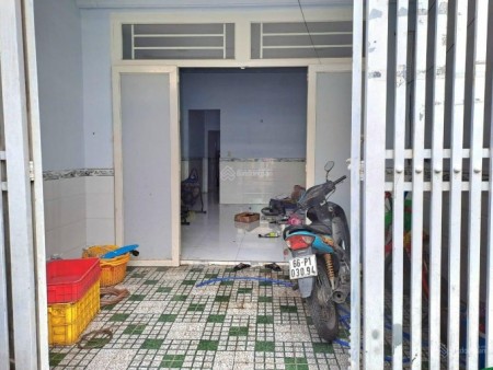 Cần cho thuê nhà đường Xuân Thới Thượng 21, DT 72m2, 2PN, giá chỉ 4 tr/th. LH 0869729679