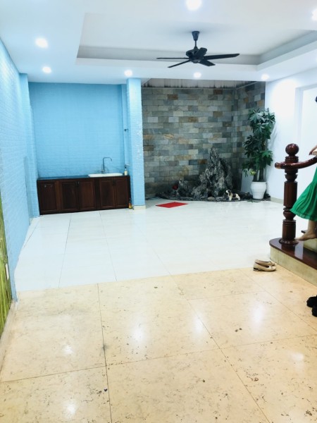 Nhà trong hẻm cho thuê ở Quận Phú Nhuận