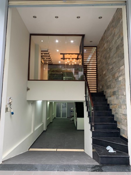 Cho thuê nhà MT Phan Xích Long - DT 5*20m kế vòng xoay cầu Trần Khánh Dư