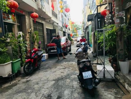 nhà nguyên căn 2 lầu, hẻ m xe hơi có 4PN 5WC đường Dương Đình Hội, Quận 9