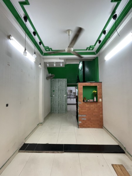 Cho thuê nhà mặt tiền 16 triệu/th, 1 trệt 2 lầu có sân thượng Cư Xá Đô Thành, Q3