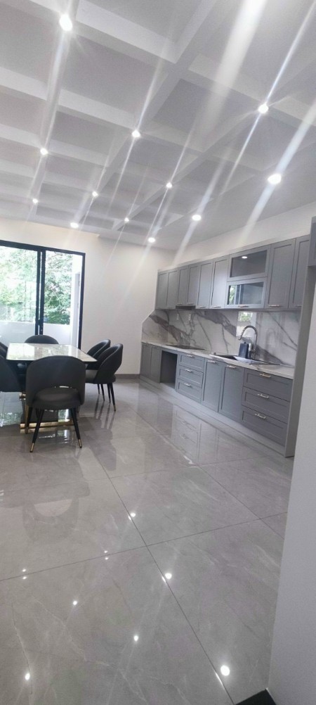 Nhà nguyên căn mặt tiền cho thuê, còn mới chưa qua sử dụng, 150m2, 5 phòng ngủ, 7 toilet