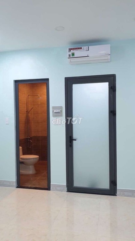 Cho thuê nhà 5m x 18m, 1 trệt, 2 lầu, 3 phòng ngủ, sân 7 chỗ, Hiệp Bình