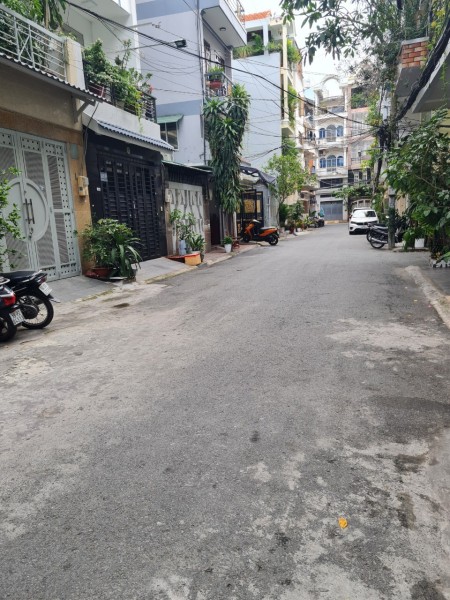 Trống căn mới hẻm lớn 18 triệu/tháng tại CMT8 gần chợ Hoà Hưng, Quận 10