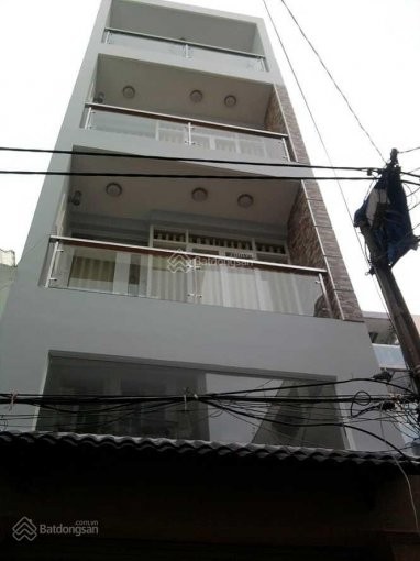 Nhà nguyên căn 18tr/th, 135m2, 5PN, 3WC, an ninh, cho thuê Hoàng Diệu, Q4