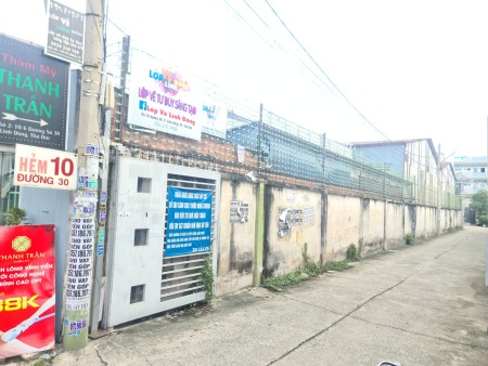 Nhà thuê 80m2, trệt, 2l, có đủ nt, tại Thủ Đức giá 14tr/th