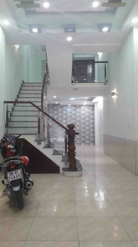 Nhà 4x15 nằm đường nội bội 9m, mới sạch khách vào ở ngay giá 16tr/th