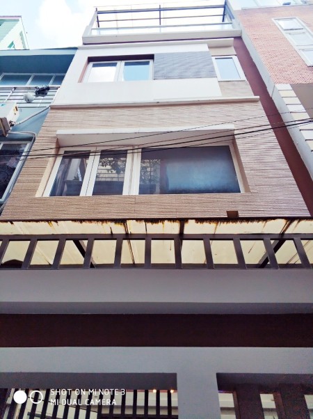 Trống căn 4,5 x 16m, 4PN + 4WC HXT Huỳnh Văn Bánh cho thuê chỉ 20 tr mỗi tháng