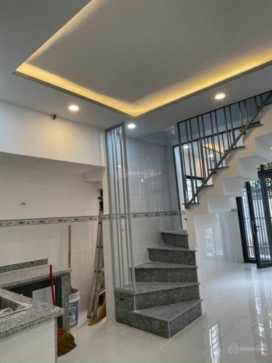 Nhà nguyên căn 4mx14m, 3 tầng, 3PN, đường Nguyễn Đình Chính, 15tr/th