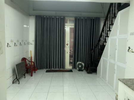 Nhà cho thuê 11tr/th nằm hẻm 3.5m, 1 trệt 4 lầu tại quận 10