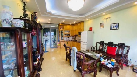 Nhà trong hẻm ô tô cho thuê có đầy đủ nội thất giá 10 triệu / tháng