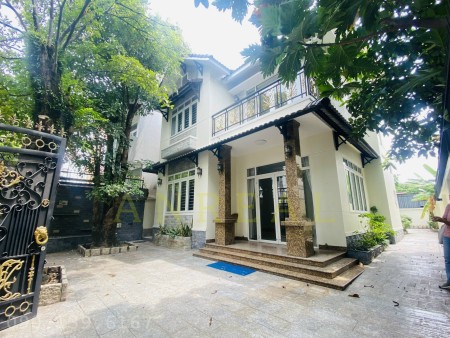 Căn Villa 1 trệt 1 lầu, khuôn viên 300m2 - giá thuê 60 tr/th