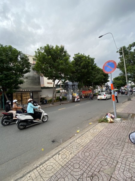 Căn góc 2 MT 4.6mx16m cho thuê 70 triệu/tháng ngay Huỳnh Văn Bánh