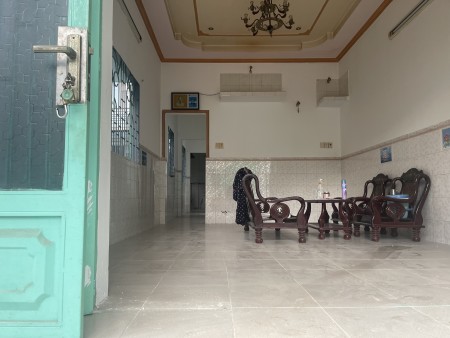 Nhà cấp 4 mặt tiền 105m2, 2PN, WC, giá 10tr/th ở hoặc kinh doanh