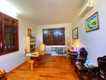 Nhà cho thuê mặt ngõ đường ô tô, dt 55m2, 5PN, nội thất giá 15tr/th