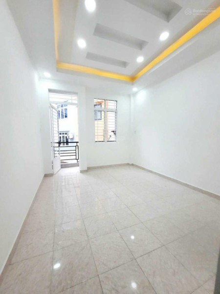 Trống căn 4x20m nằm HXT đường 3 tháng 2, q10 giá cho thuê 45tr/th còn thương lượng, 56m2, 8 phòng ngủ, 4 toilet
