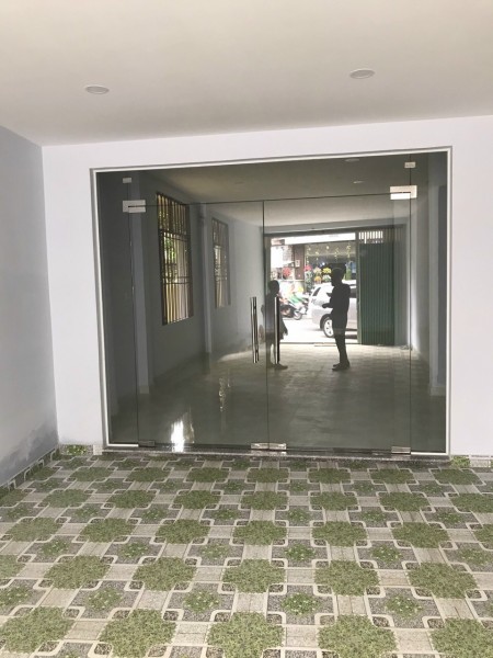 Cho thuê nhà 9x21m mặt tiền Yên Thế, Tân Bình rất tiện mở VP hoặc kinh doanh...