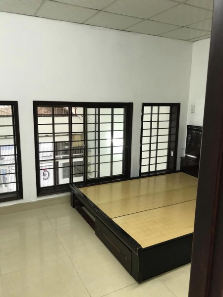 Trống nhà 4 x 23m cho thuê 13tr/th hẻm 8m gần ngã 4 Hòa Bình