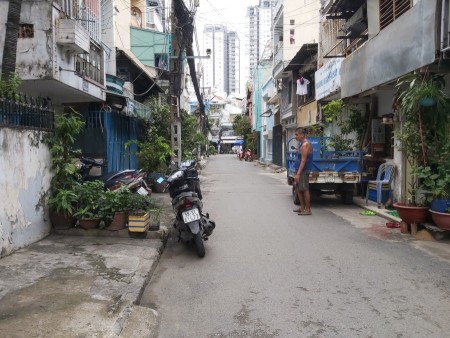 Nhà nc đầy đủ tiện nghi, dt 25m2, 3PN, cho thuê tại Q10 giá 8tr/th