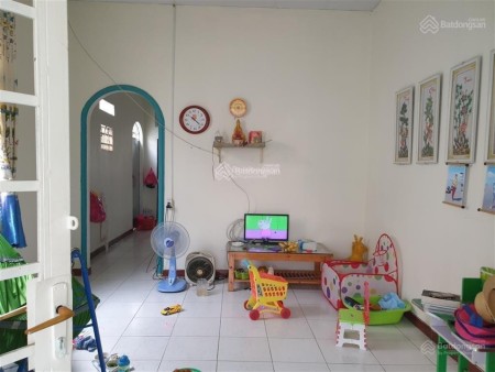 8tr/th nhà nc 100m2, 2PN, đường 5m, mặt tiền cho thuê tại Hóc Môn