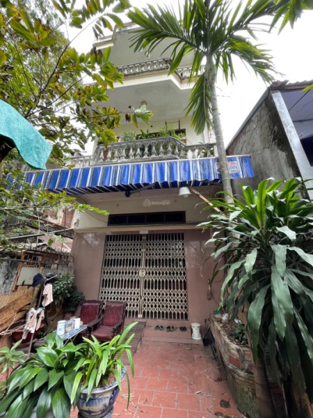 Nhà rộng có sân vườn, dt 65m2, 5PN, 3t, có NTCB cho thuê 12tr/th miễn tg.