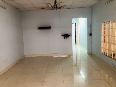 Nhà mặt tiền giá 11tr/th, dt 126m2, 2PN, cho thuê đường số 4, Thủ Đức