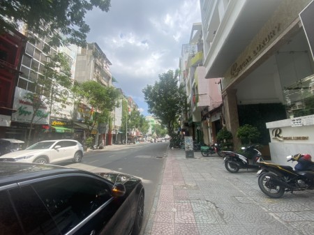 Nhà MT Calmette cho thuê kích thước 4x17m giá 60tr/th, kinh doanh thoải mái