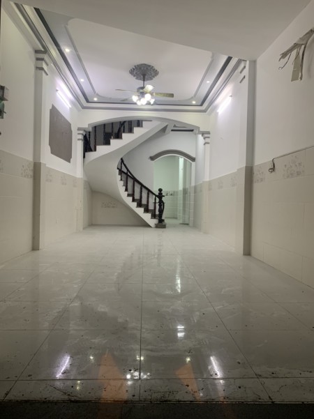 Nhà 4m x 16m nằm mặt tiền Nguyễn Súy, Tân Phú cho thuê 22tr/th