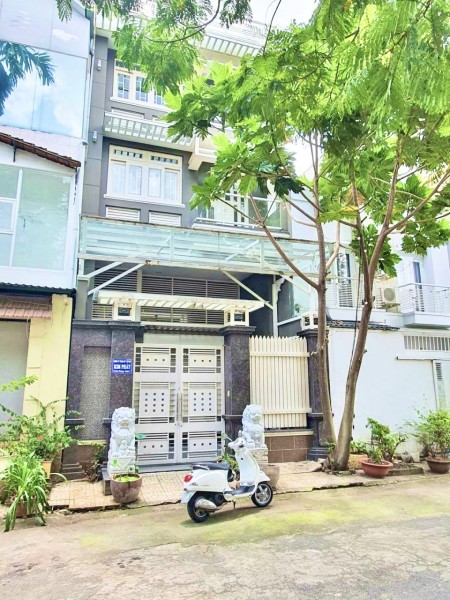 Căn nhà 6x25m, 6pn, 3 lầu, gần Lottee, Quận 7 cho thuê giá tốt 36tr/th