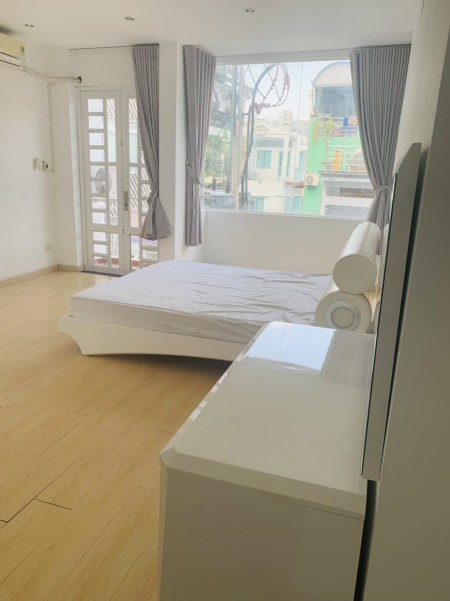 Cho thuê nguyên căn nhà 7,2 x 7m, 1 trệt 2 lầu và sân thượng có thể kinh doanh CHDV