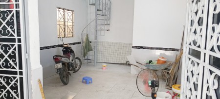 Nhà thuê 9 triệu 2 phòng 1 kín 1 hở tại đường Đinh Bộ Lĩnh, Bình Thạnh.