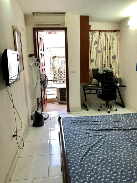 Cho thuê nhà Làm VP KHO KD oto tránh Hoàng Cầu 80mx4T 20 tr 0969040000 Đống Đa