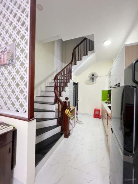 Nhà mới nc cc cho thuê dt 31m2, 3pn, 3wc, gần aeon mall, giá 12 tr/th