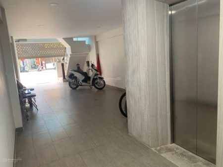 Tòa nhà cho thuê tại phố Bạch Mai, 62m2 + 6 tầng, thông sàn, giá 55tr/th