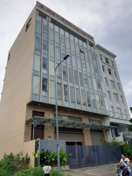 Nhà dự án cần cho thêu có xầm để xe rộng rãi diện tích lên đến 320m2