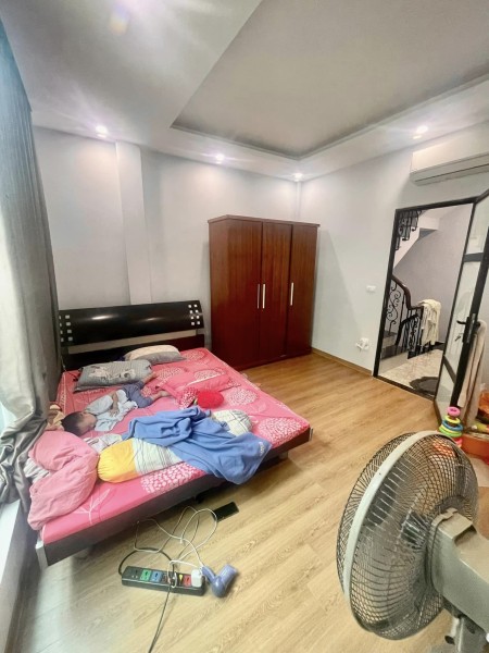 Cho thuê nhà mặt phố Hoàng Văn Thái, TX 70x4T kinh doanh vỉa hè 20 tr 0969040000