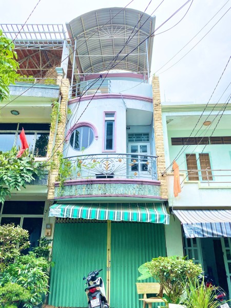 Nhà 3 lầu, 120m2 nằm MT ngay chợ Tân Mỹ, Quận 7 cho thuê giá 12tr/th