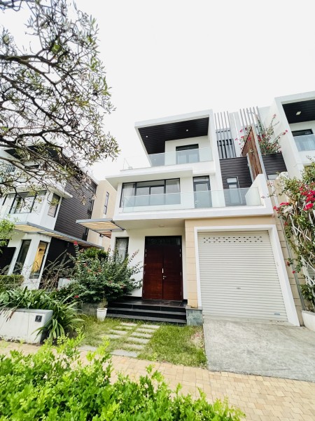 Cho thuê căn biệt thự song lập 28tr/th Compound Lucasta Khang Điền, có gara xe hơi riêng