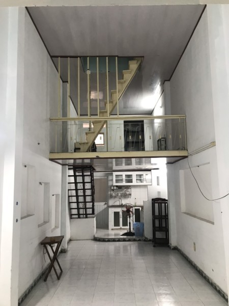 Cho thuê nhà hẻm ba gác Nơ Trang Long P7 Bình Thạnh 10 triệu 2 phòng