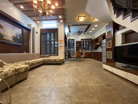 Chính chủ có nhà vừa ở vừa làm vp cho thuê 120m2, 1pn, giá 8 tr/th