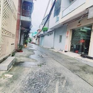 Nhà nguyên căn hẻm 6m cho thuê 12tr/th, gồm 1 trệt 1 lầu và sân thượng tại Q11