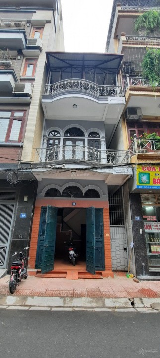 Cho thuê nhà 3 tầng, cách đường Xuân La 50m, giá 15tr/th ngõ lớn có vỉa hè cho oto