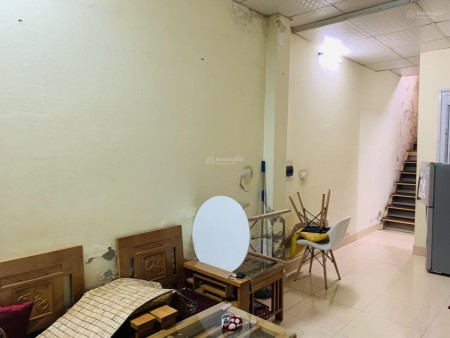Nhà Thanh Trì cho thuê 3.5tr/th có sẵn nt cơ bản, nhà 2 tầng rộng rãi, 47m2, 2 phòng ngủ, 2 toilet