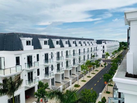 Cho Thuê Nhà 3 tầng 4PN full nội thất khu Simcity an ninh bảo vệ 24/24 có gara để ô tô, xe máy